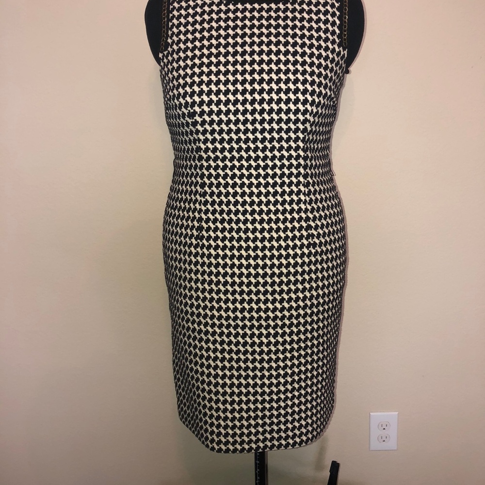 TRINA TURK HOUNDSTOOTH COTTON CHAIN NECKLINE